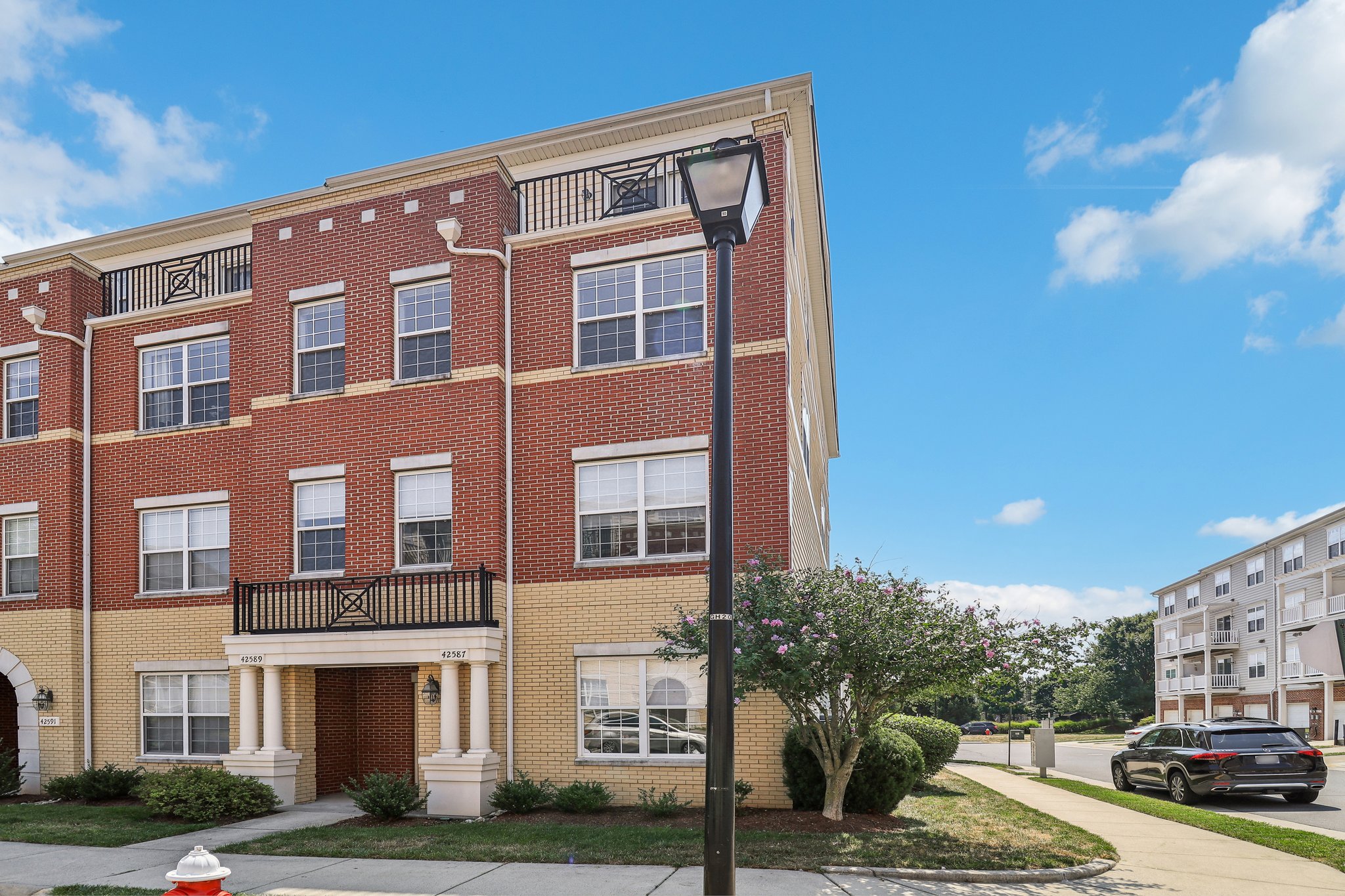 Hollyhock Terrace-004.jpg