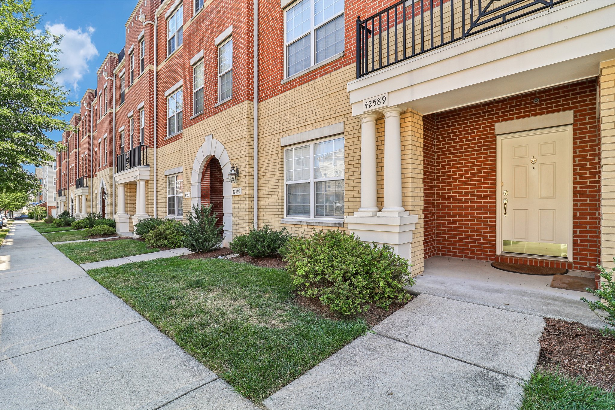 Hollyhock Terrace-008.jpg