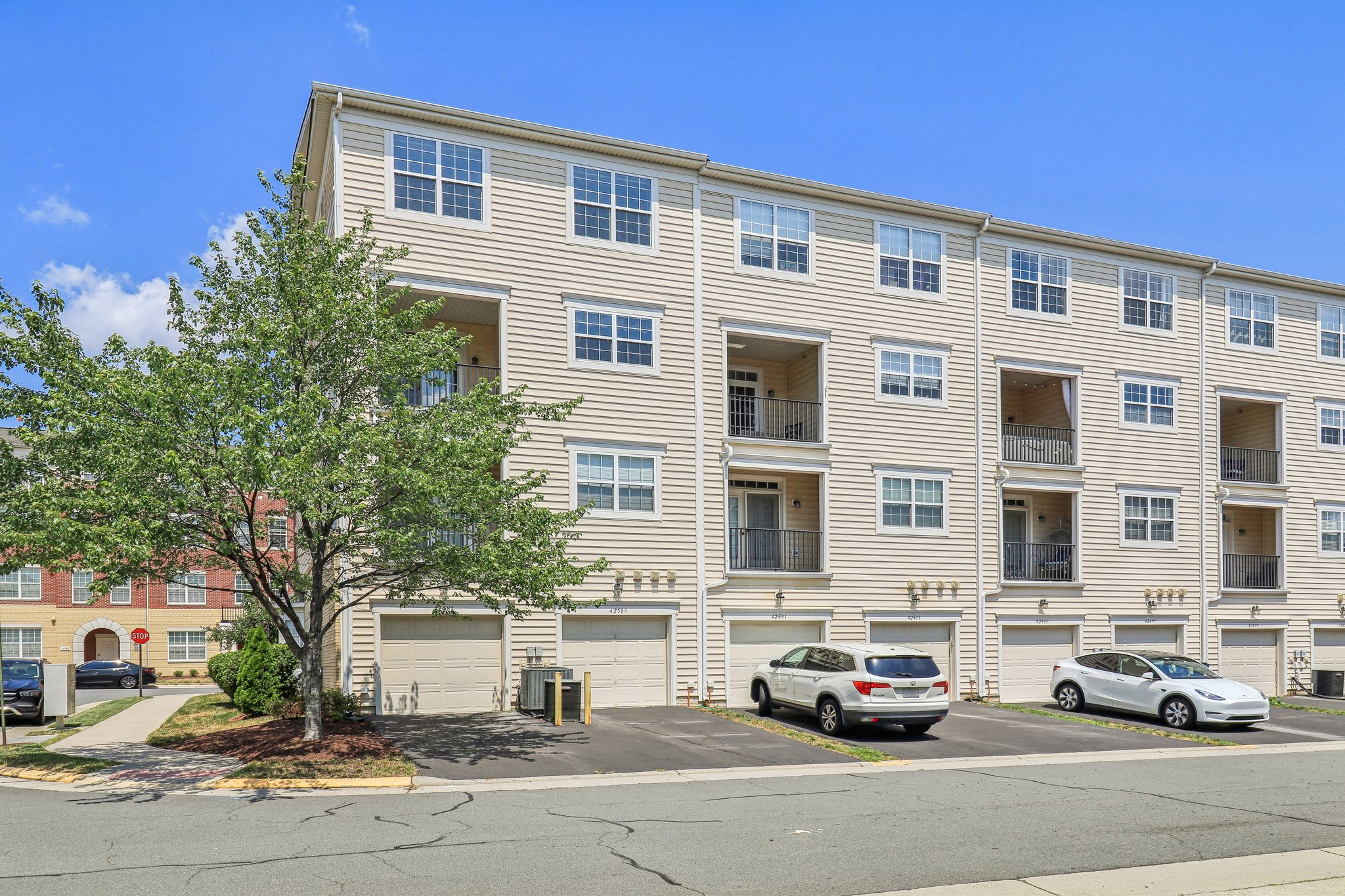 Hollyhock Terrace-056.jpg