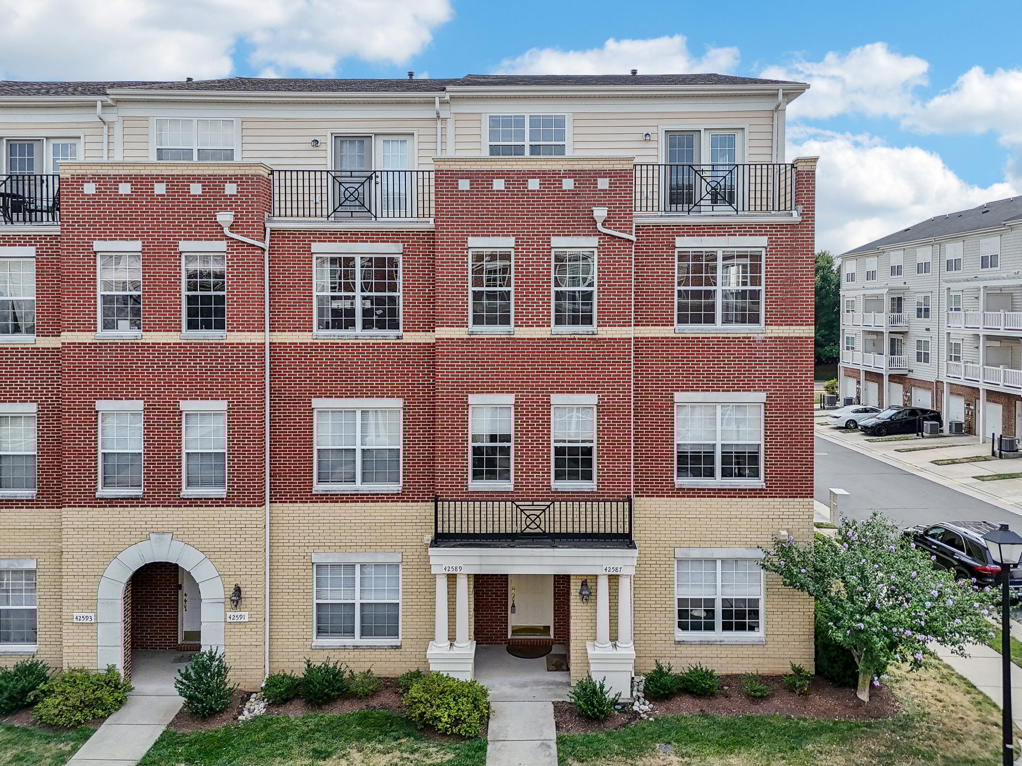 Hollyhock Terrace-069.jpg