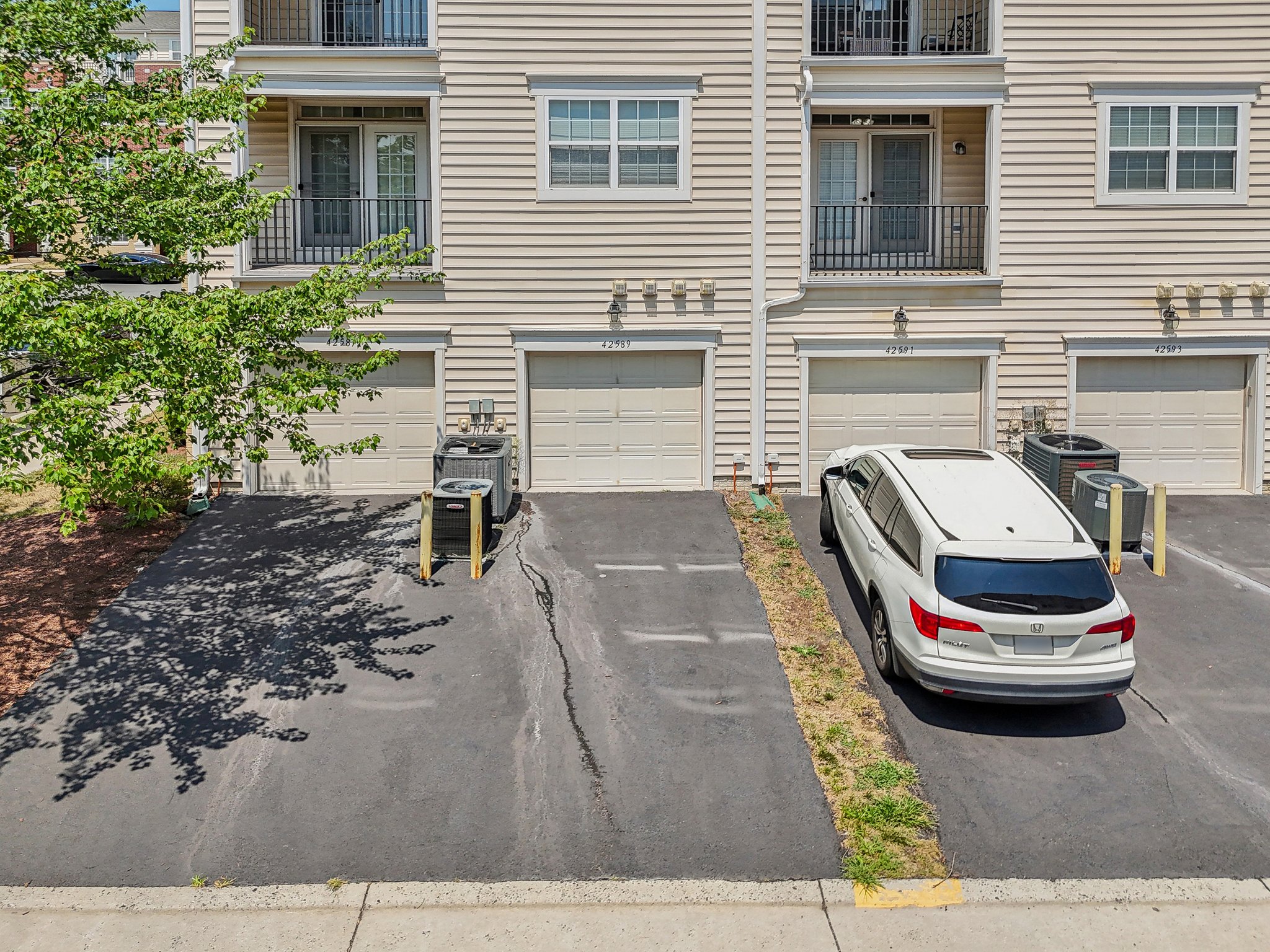 Hollyhock Terrace-075.jpg