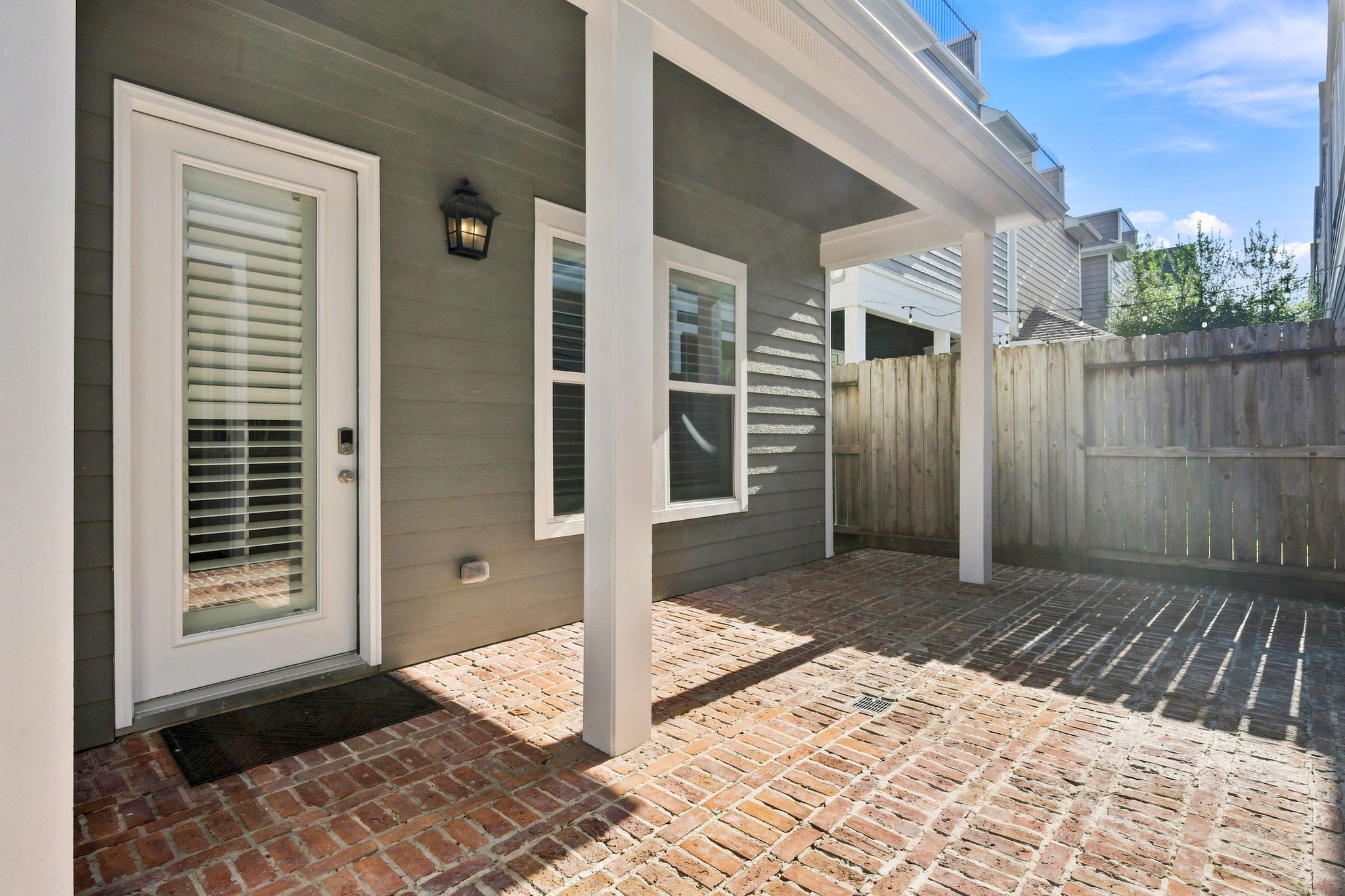  Photo 32