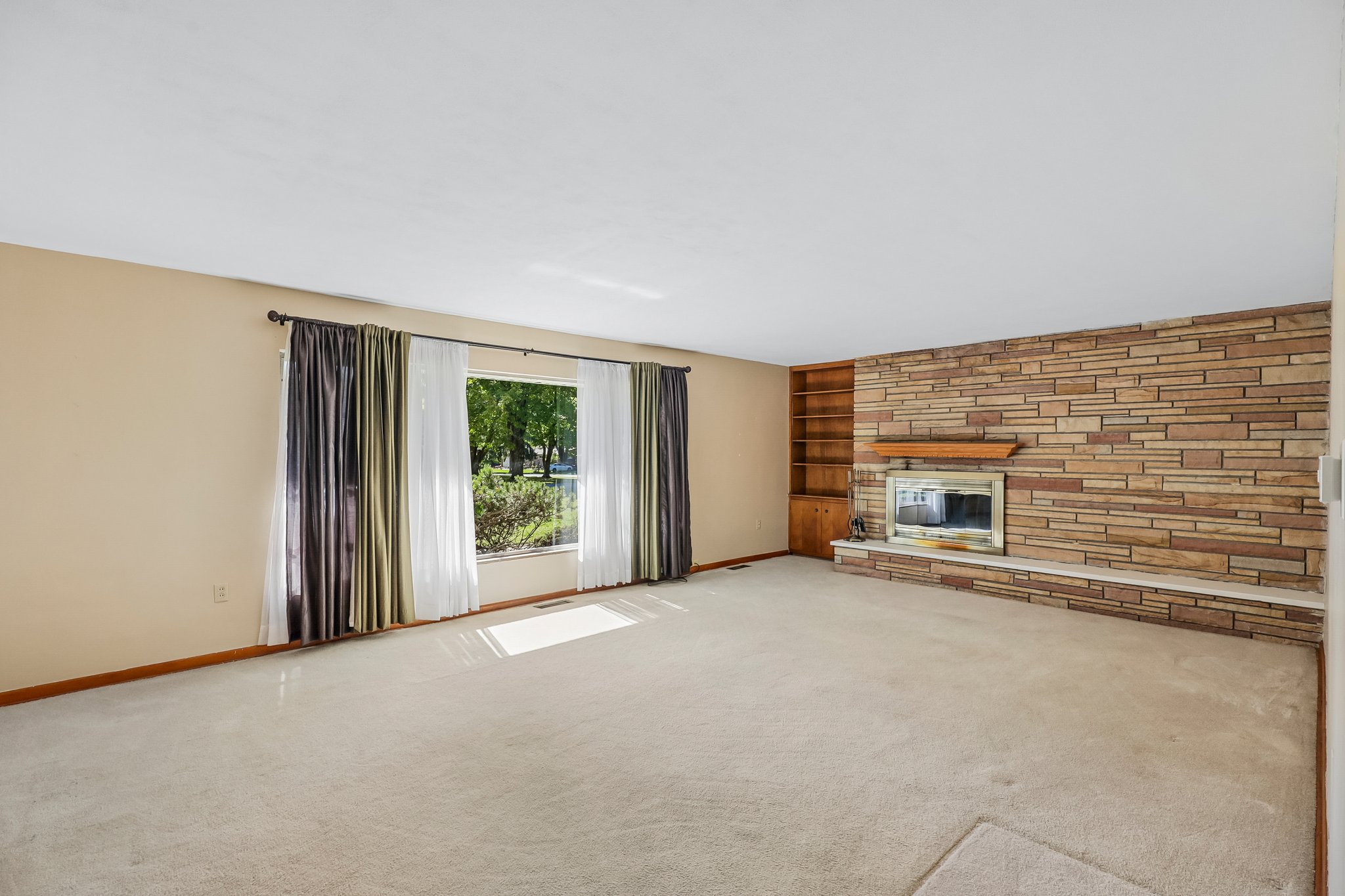 Wood Acre Dr-S0810-007 (2).jpg