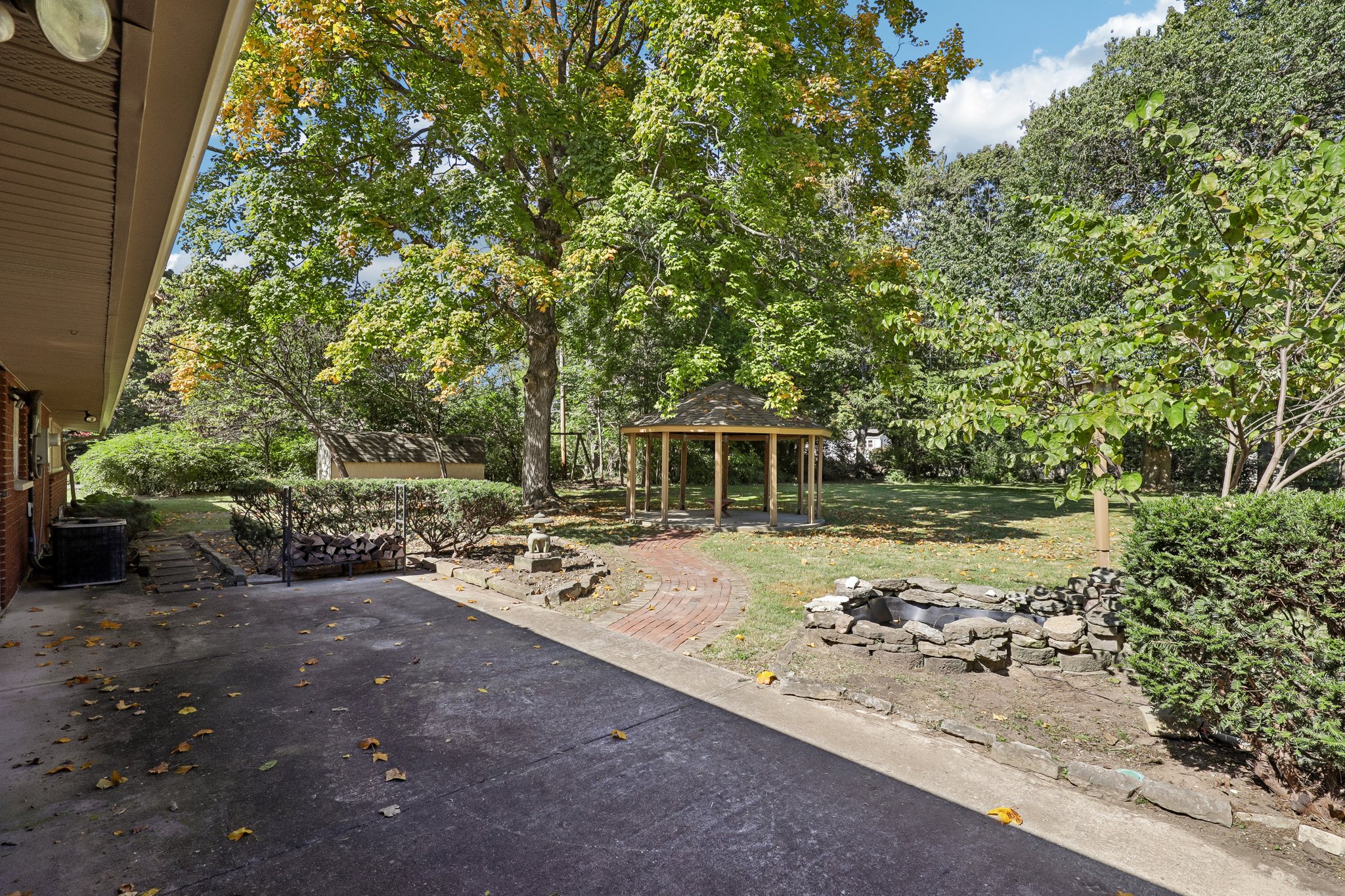 Wood Acre Dr-S0810-056.jpg
