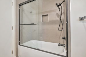 037_42650 Sully St