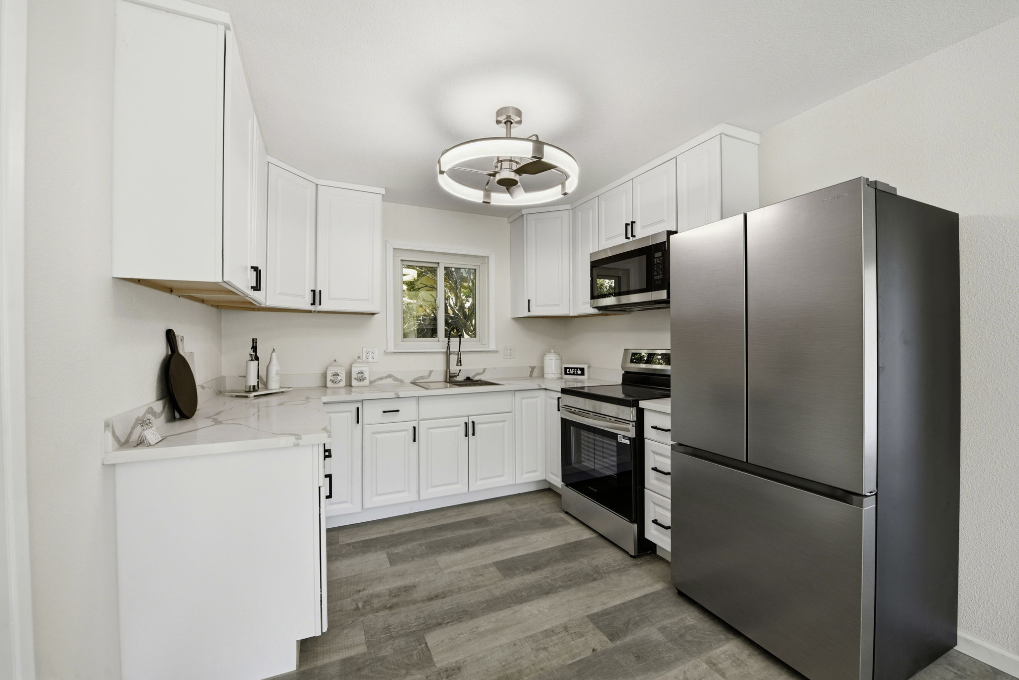 011_F8_42655 Charleston Way