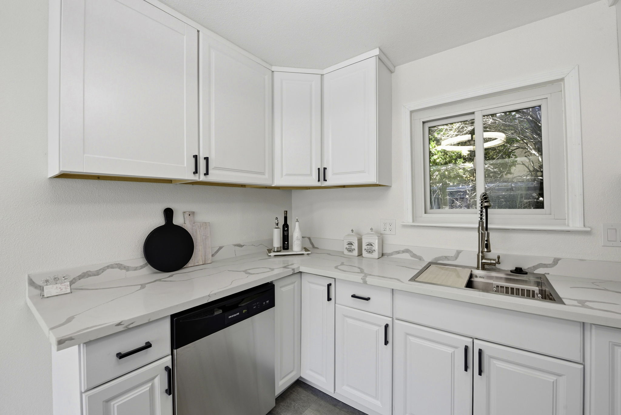 014_F8_42655 Charleston Way