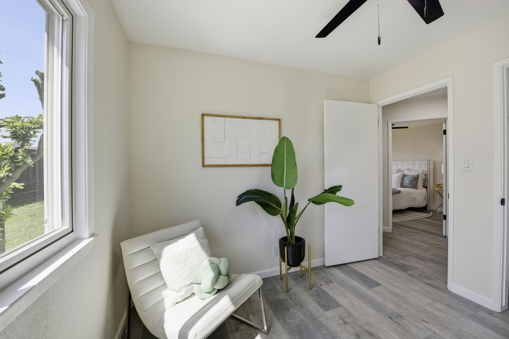 022_F8_42655 Charleston Way