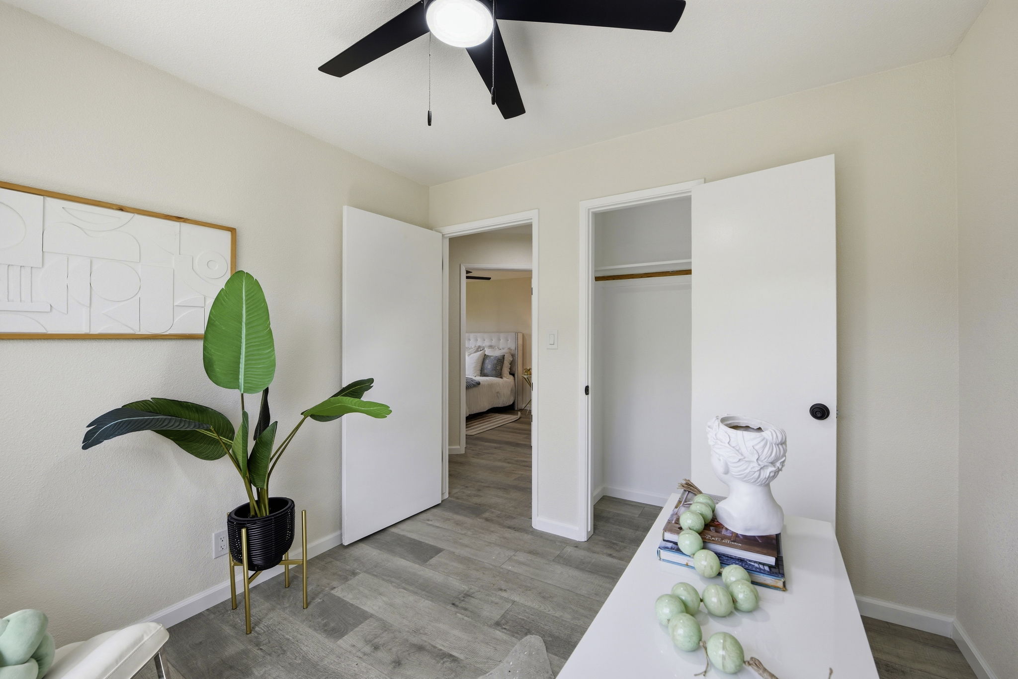 023_F8_42655 Charleston Way