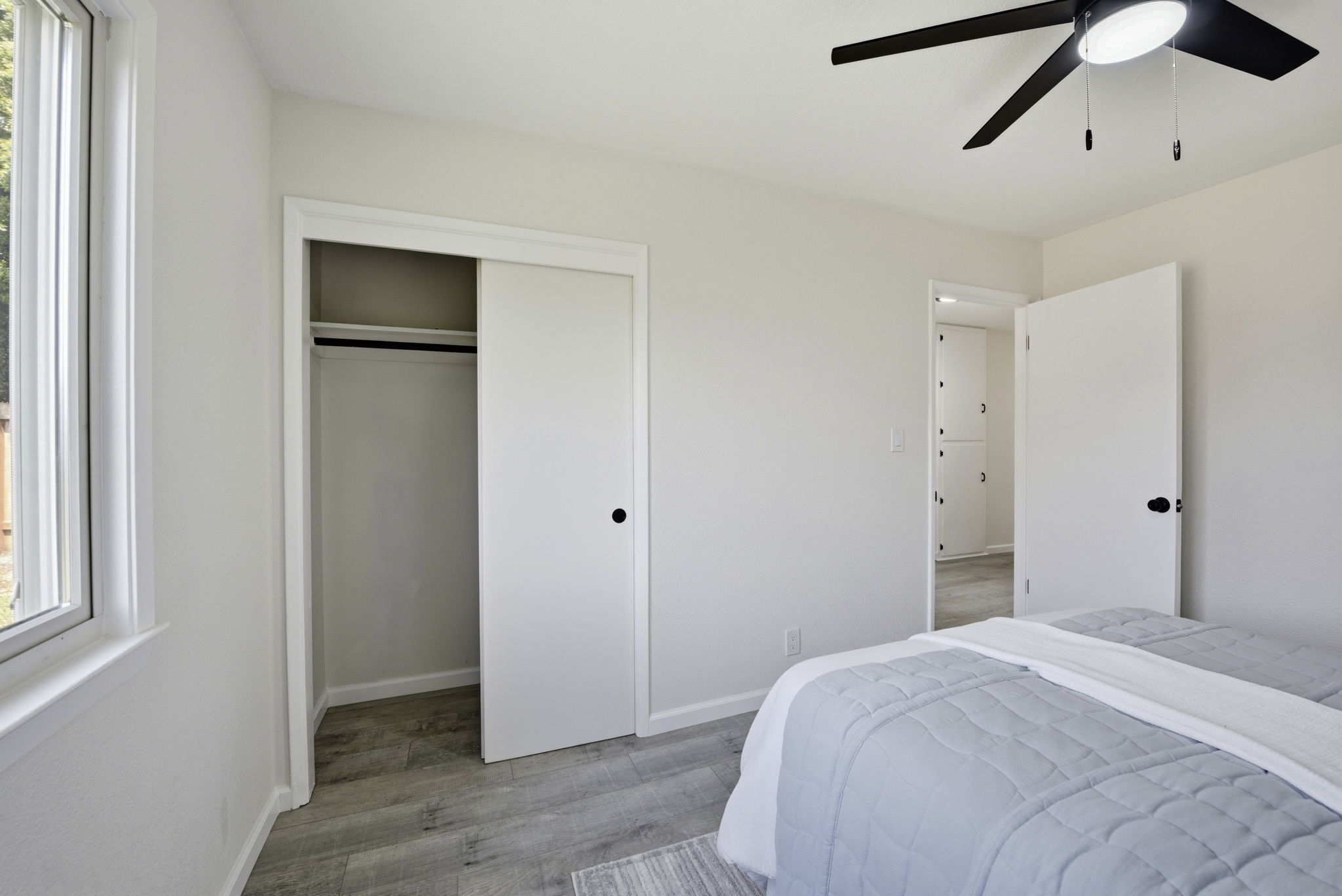 029_F8_42655 Charleston Way