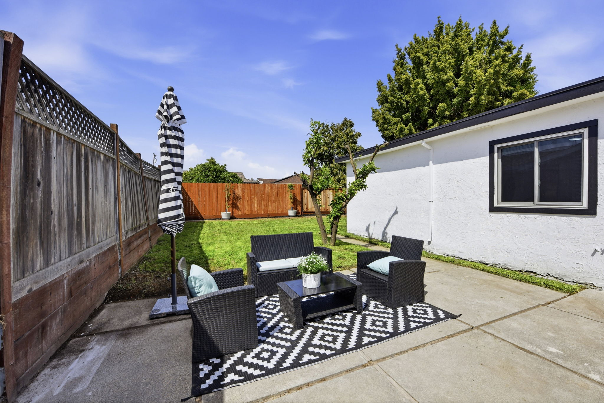 036_F8_42655 Charleston Way