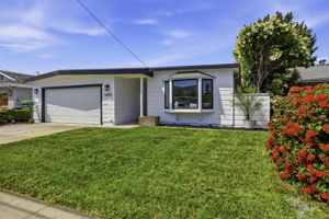 003_F8_42655 Charleston Way