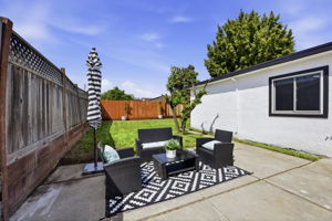 036_F8_42655 Charleston Way