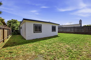 038_F8_42655 Charleston Way