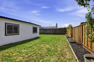 039_F8_42655 Charleston Way