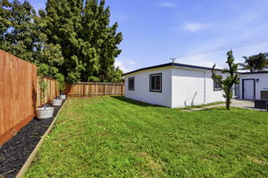 040_F8_42655 Charleston Way