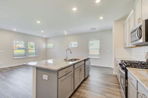 7 Kitchen C w Living
