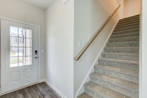 16 Entryway w Upper Level Access