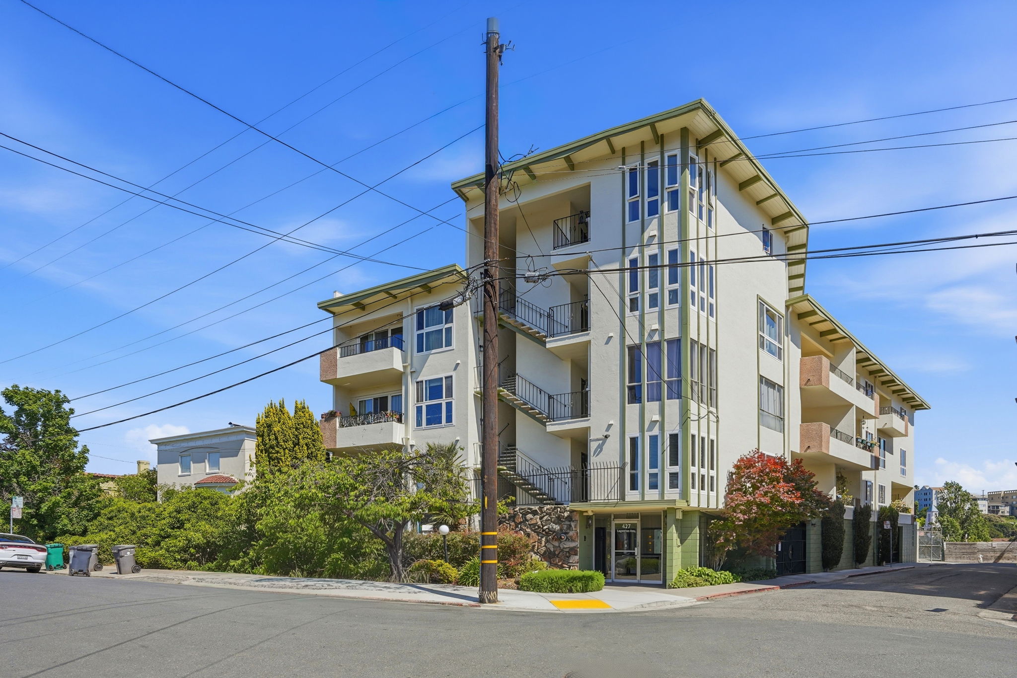 003_F8_427 Lagunitas Ave 305