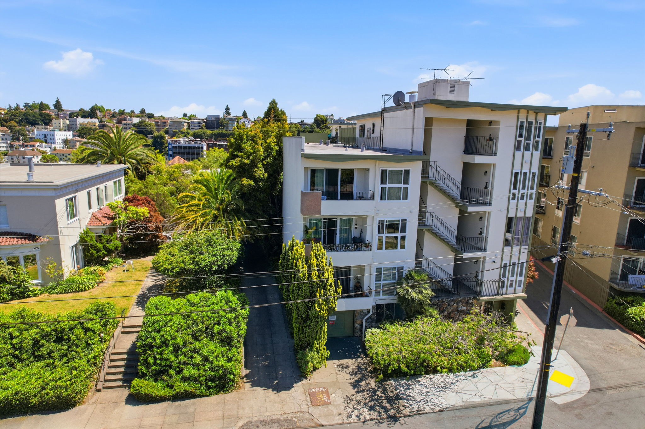 003_F8_AERIAL_427 Lagunitas Ave