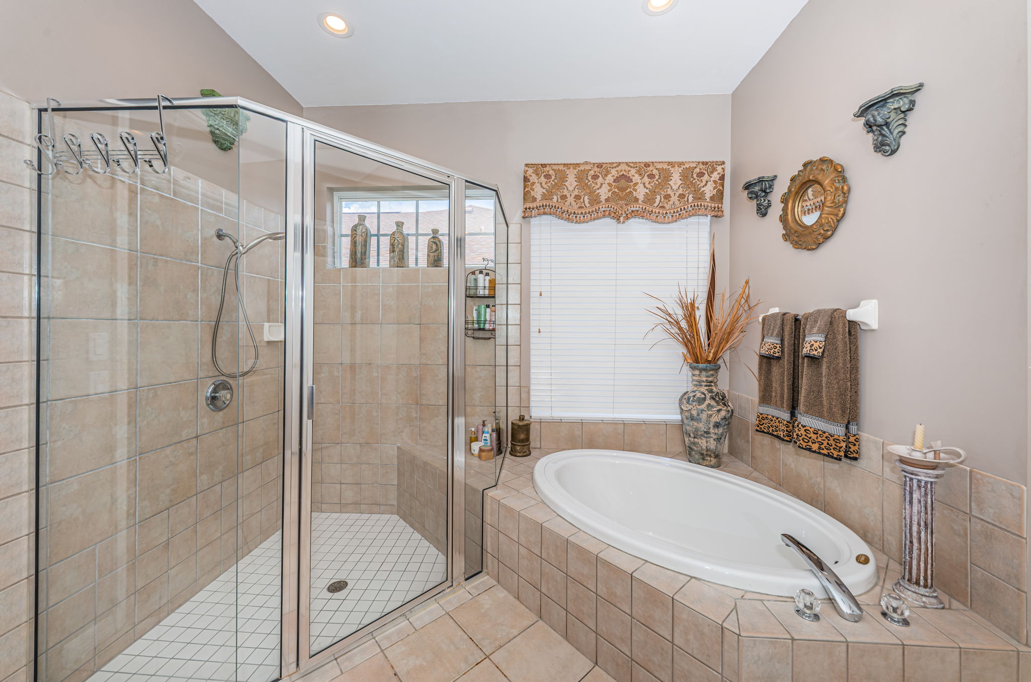 Master Bathroom1b