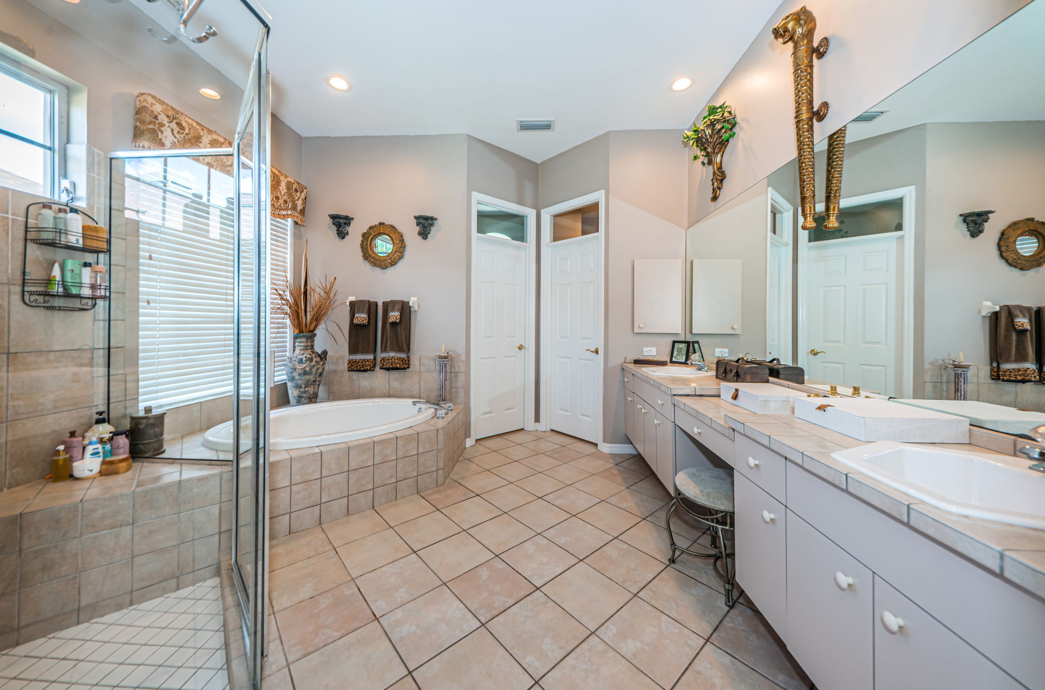 Master Bathroom1a