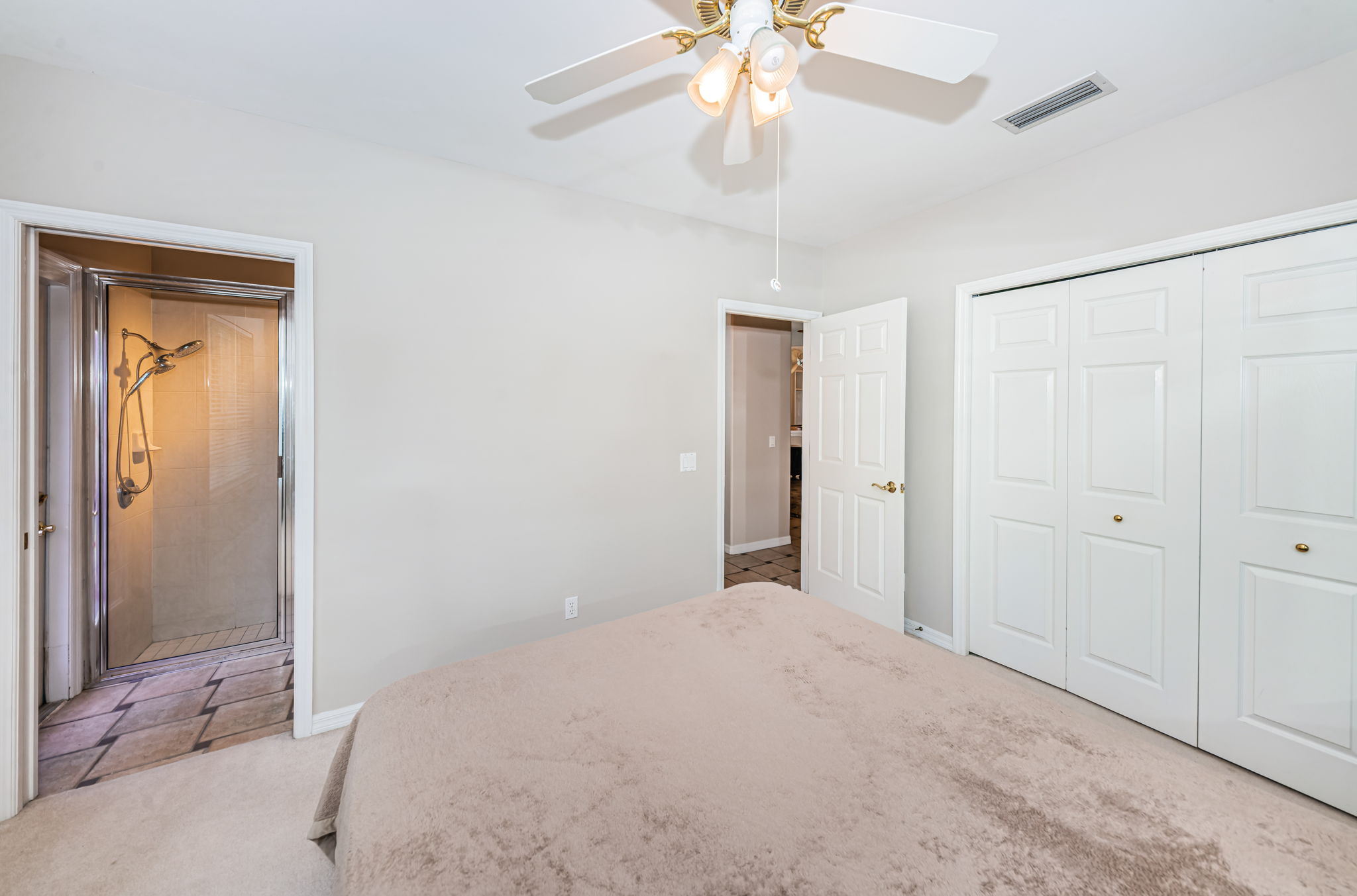 Guest Bedroom4b
