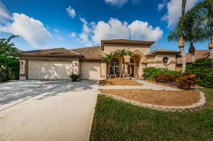 Front Exterior5