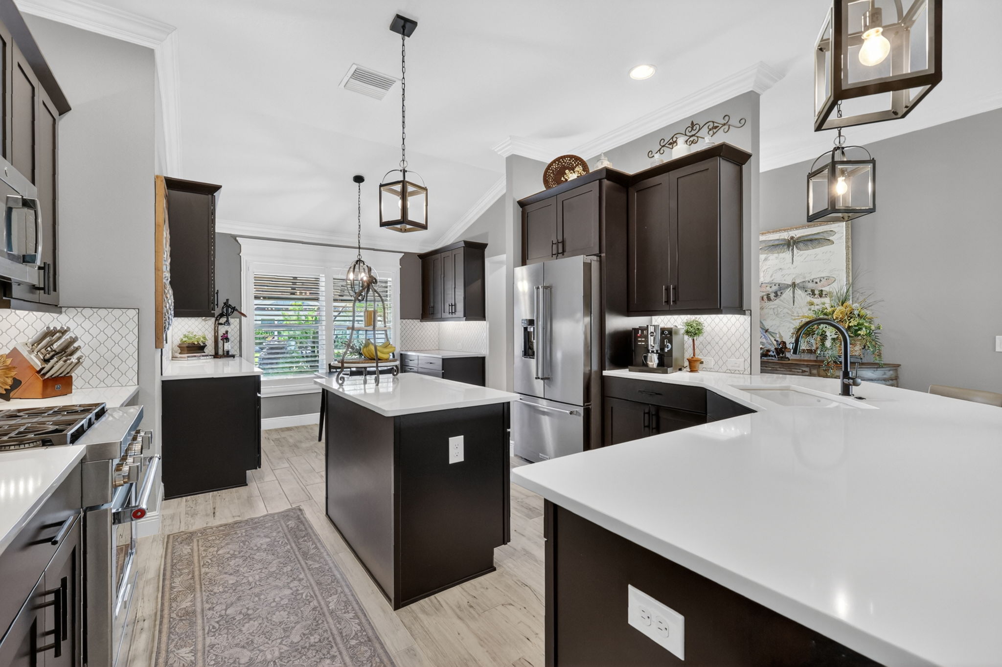 EXPANSIVE Kitchen