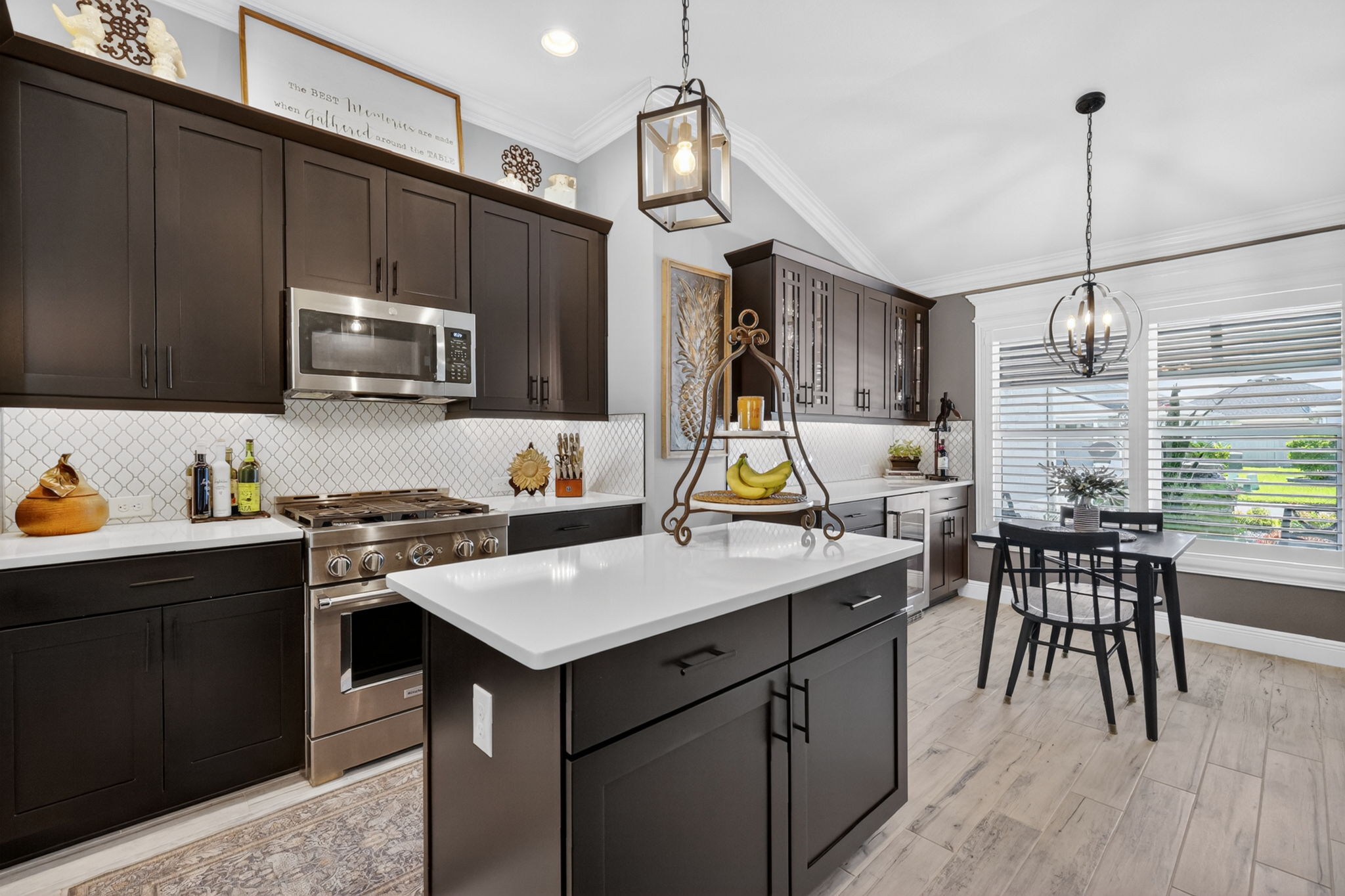 EXPANSIVE Kitchen and Dinette