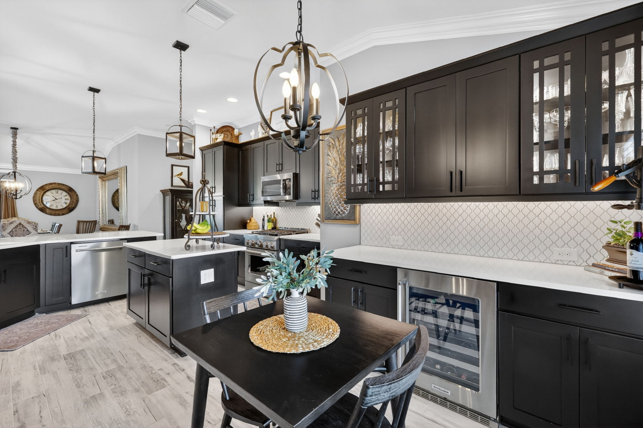 EXPANSIVE Kitchen and Dinette