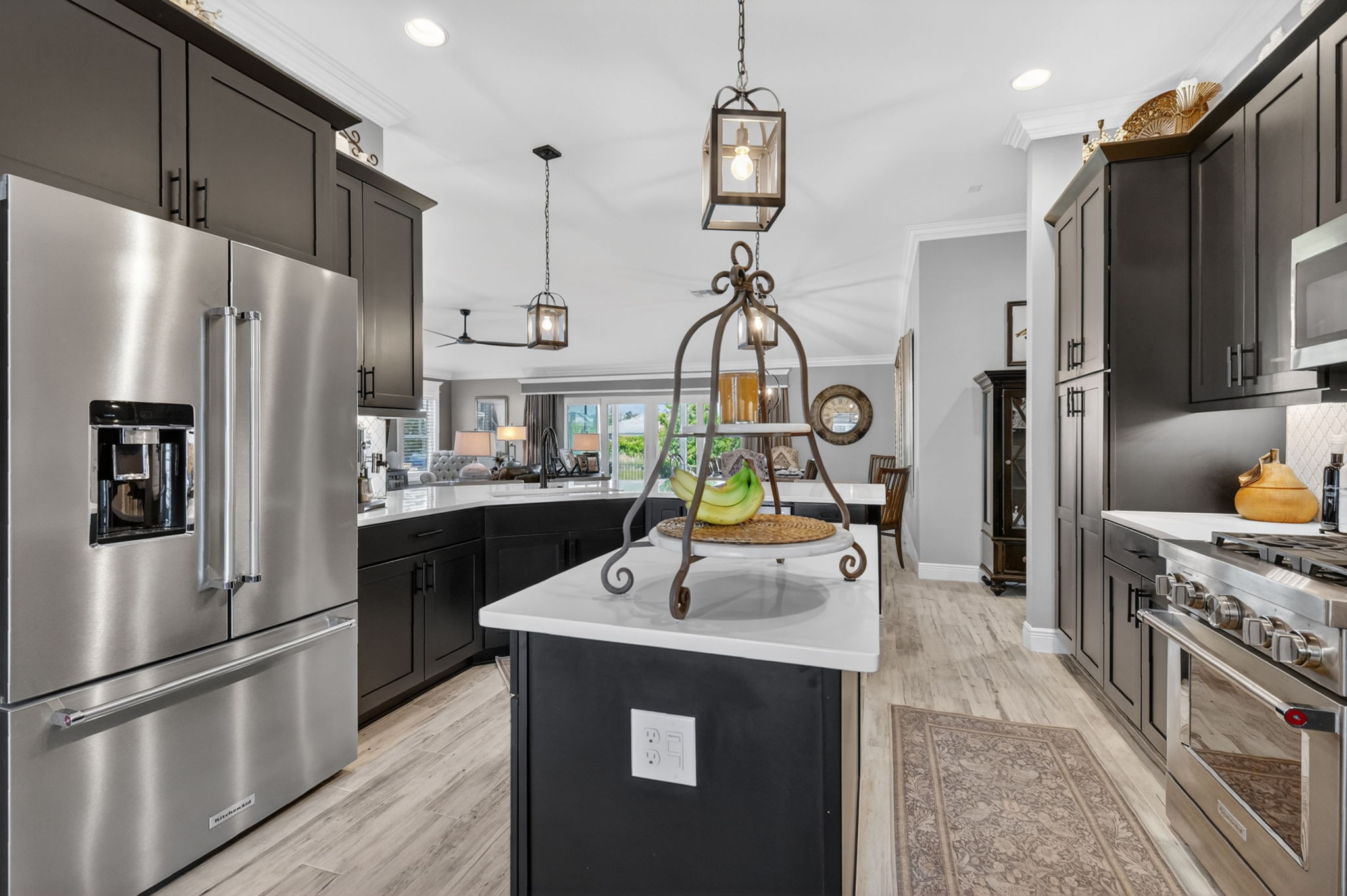 EXPANSIVE Kitchen