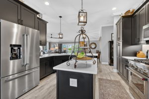 EXPANSIVE Kitchen