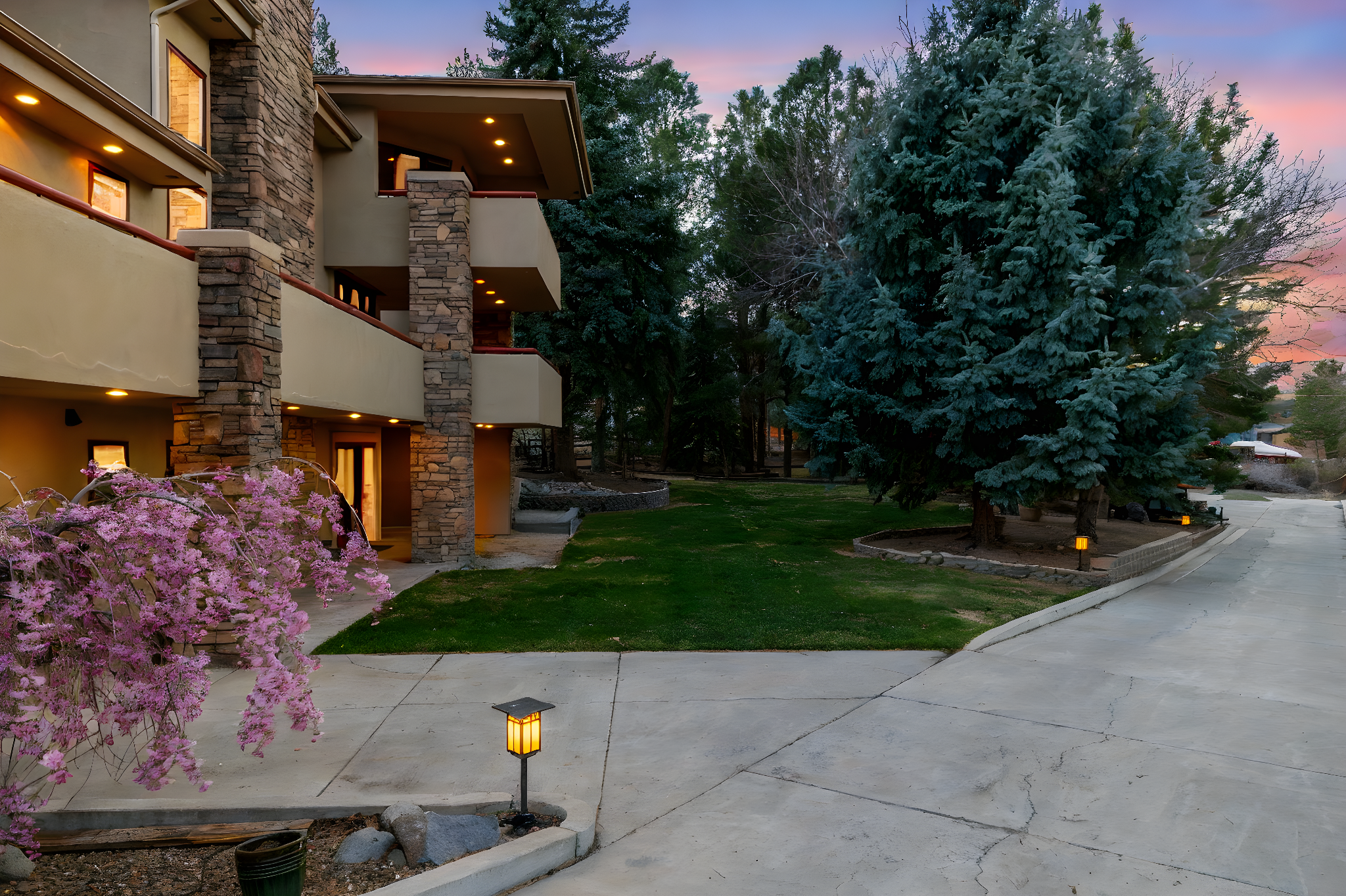 4275 Hackamore-10 day to dusk.jpg