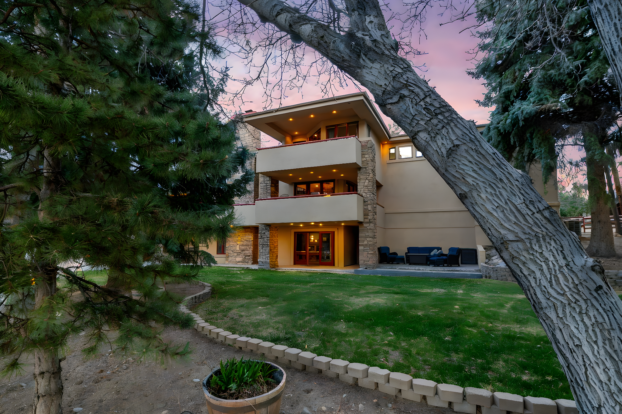 4275 Hackamore-13 day to dusk.jpg