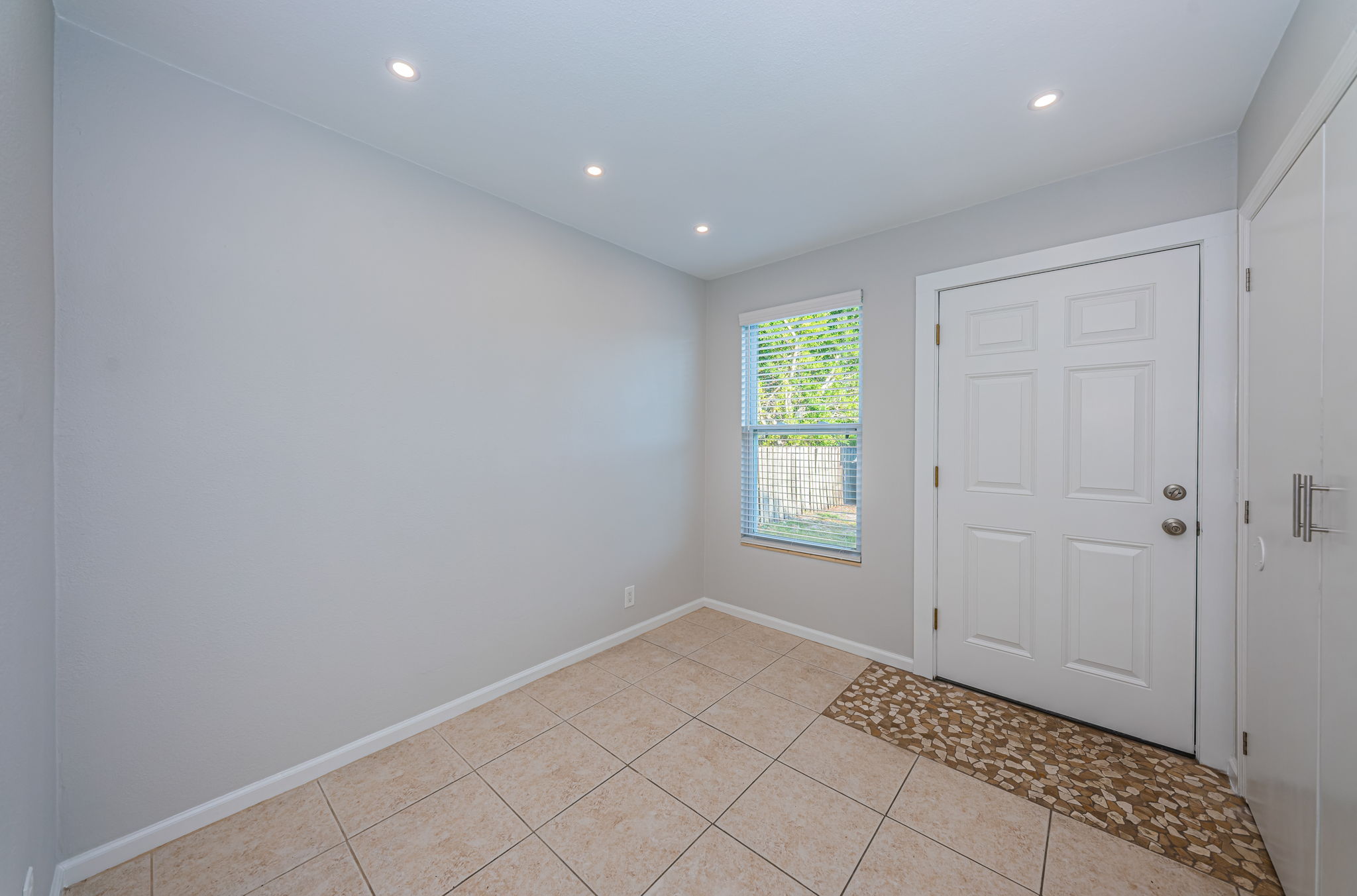 Bonus Room - make into an office or extra sitting area.