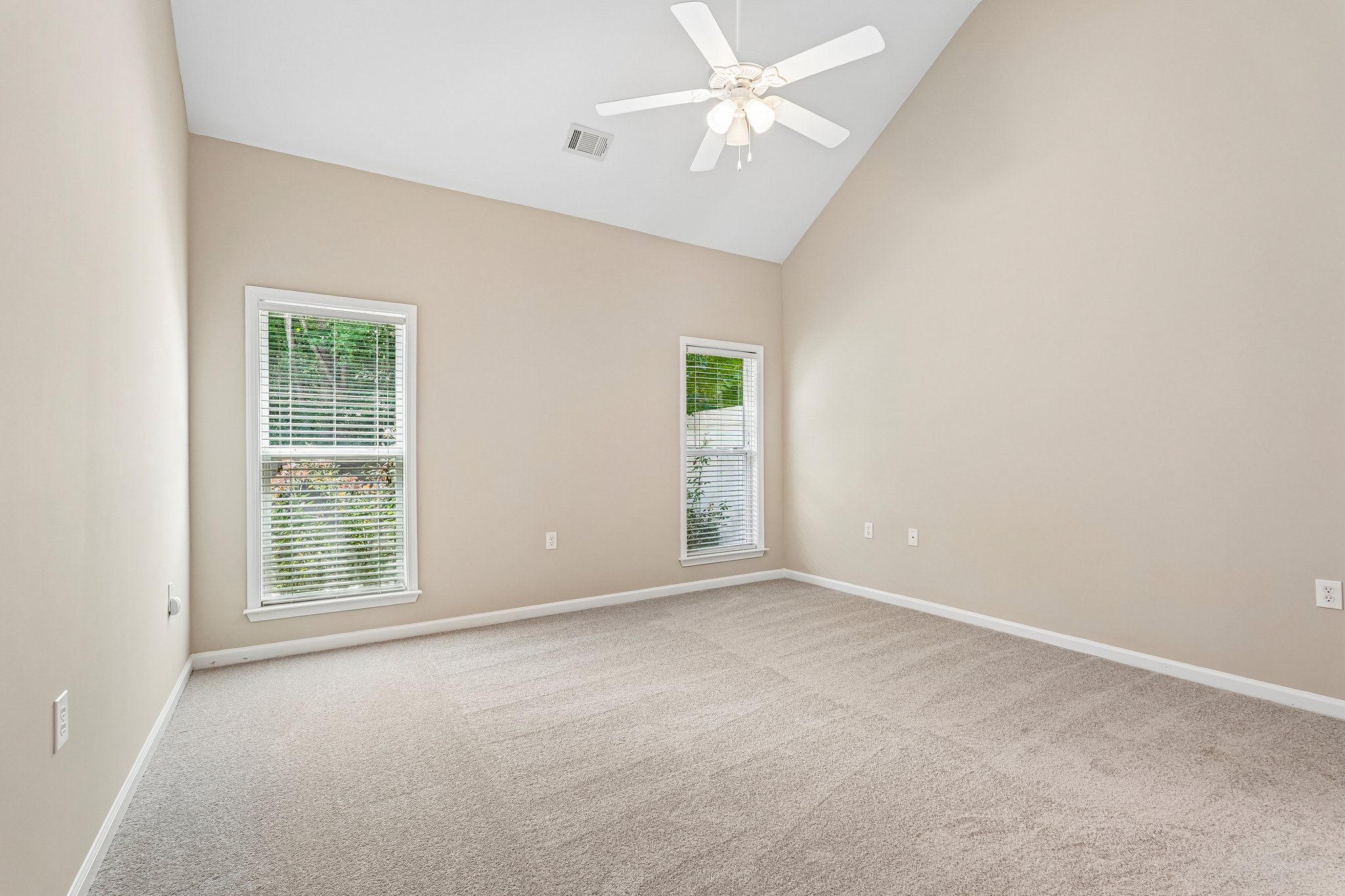 Brookes Walk-S2208-036.jpg