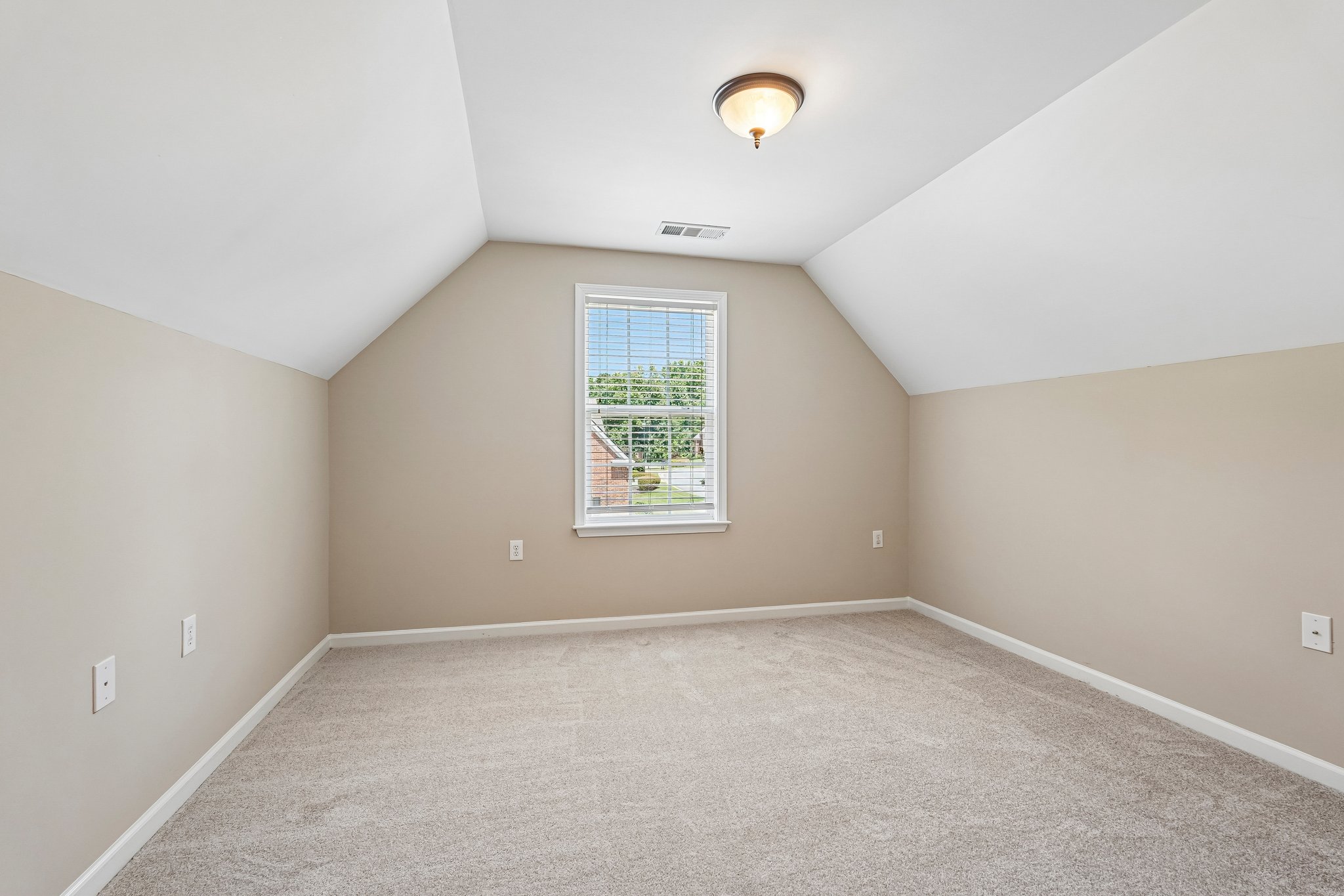 Brookes Walk-S2208-045.jpg