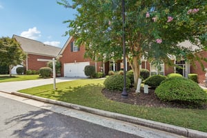 Brookes Walk-S2208-003.jpg