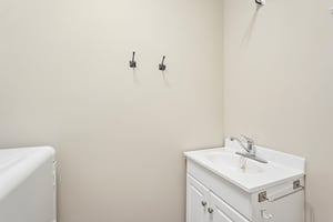 Brookes Walk-S2208-035.jpg