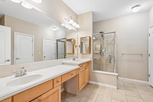 Brookes Walk-S2208-040.jpg