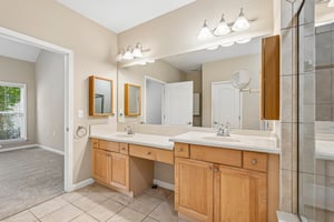 Brookes Walk-S2208-041.jpg