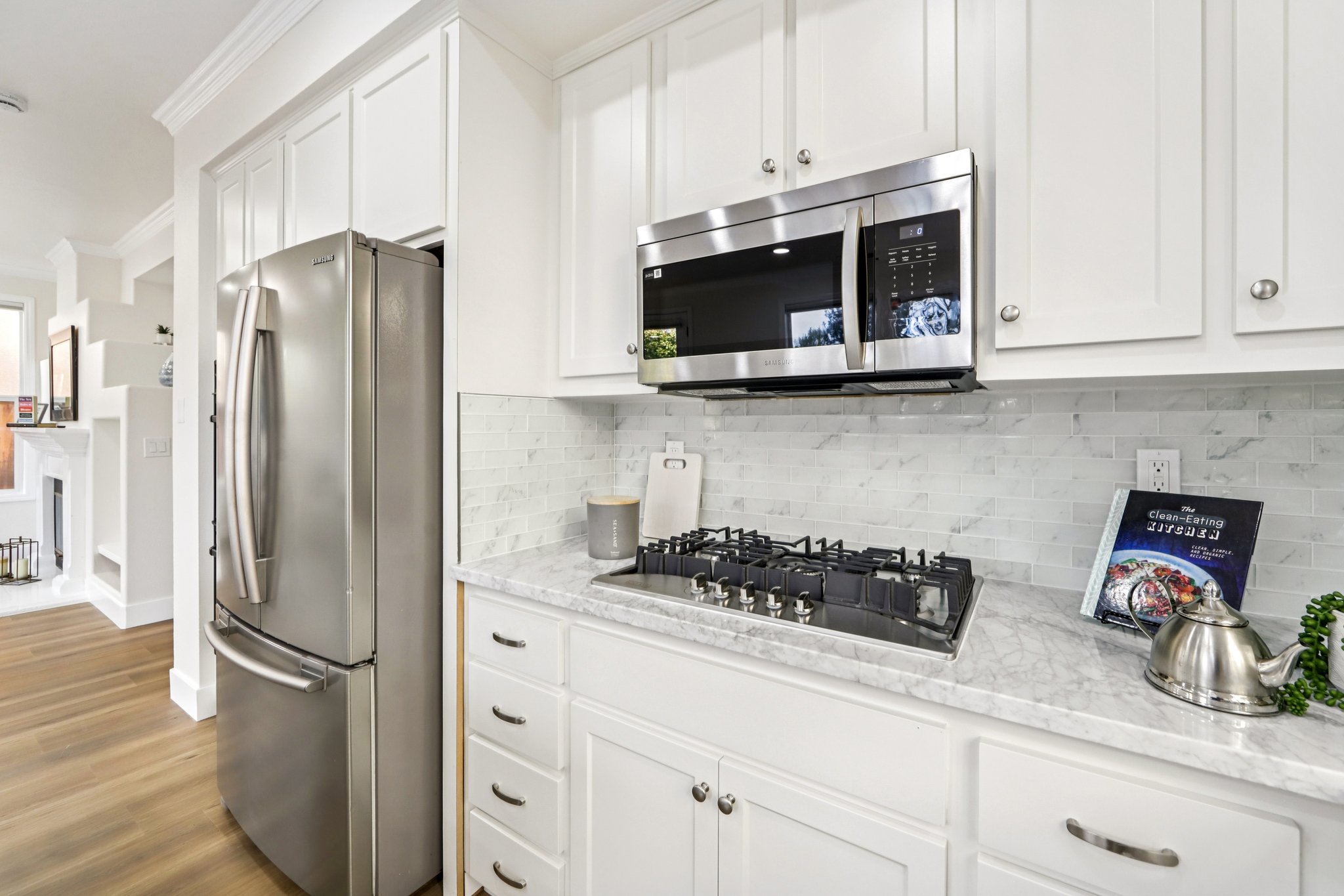 Fuchsia Ln-S2002-023.jpg