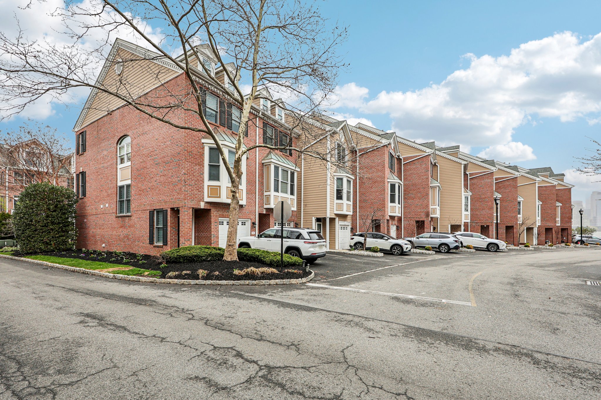 Newburgh Ct-S0304-001.jpg