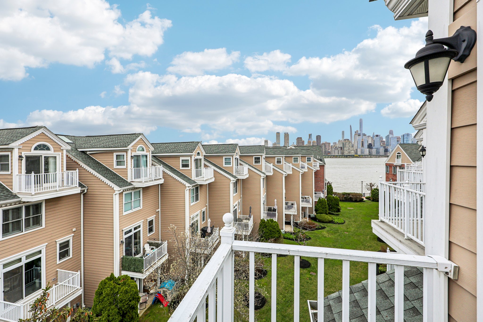 Newburgh Ct-S0304-038.jpg