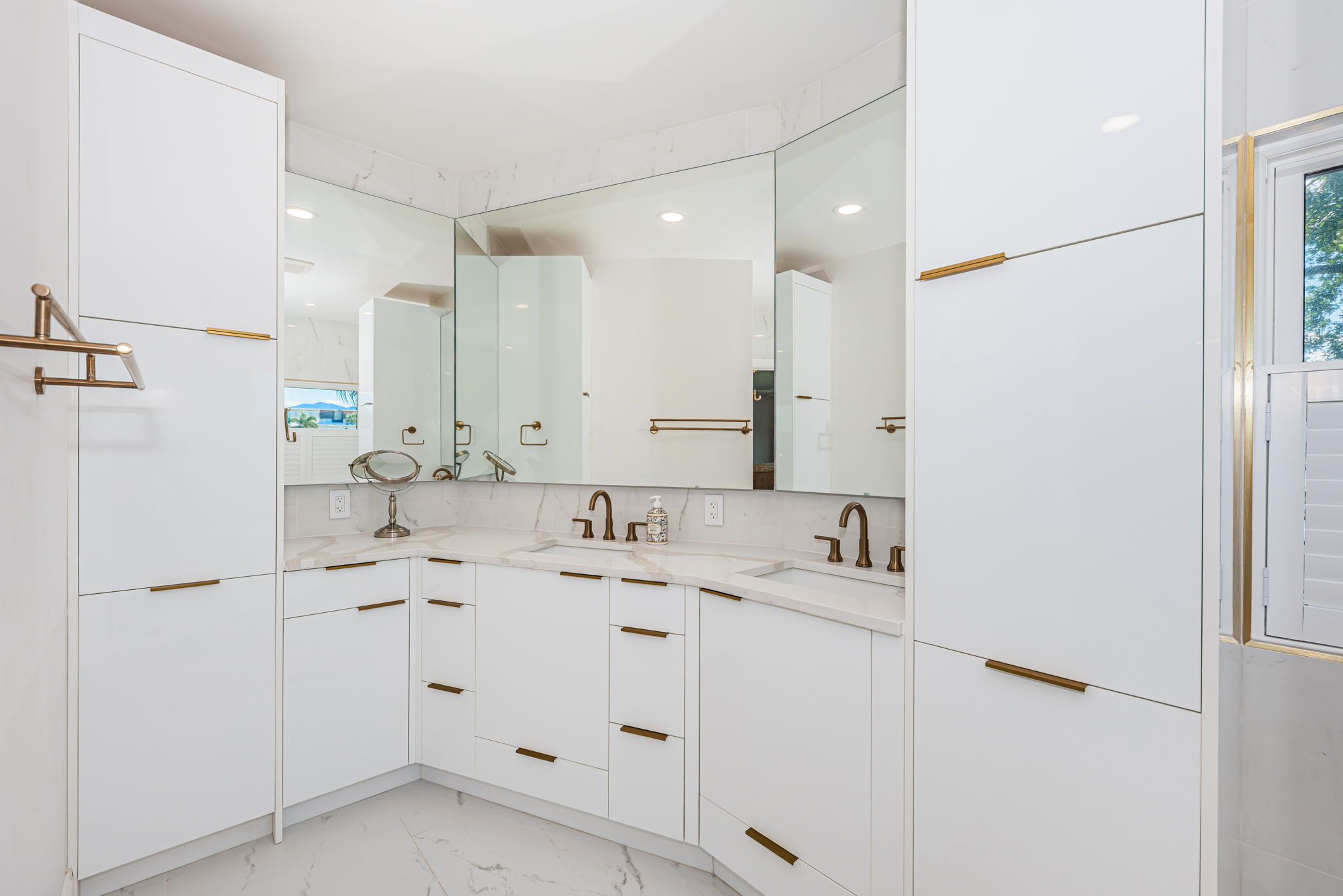 Primary Bathroom 1a-2