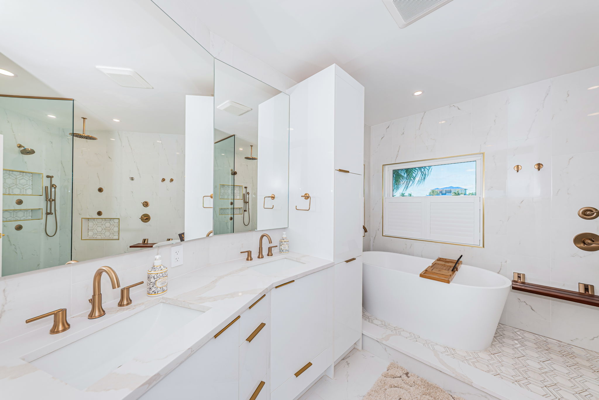 Primary Bathroom 1b-2