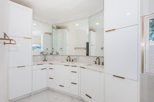 Primary Bathroom 1a-2