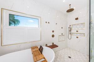 Primary Bathroom 1c-2