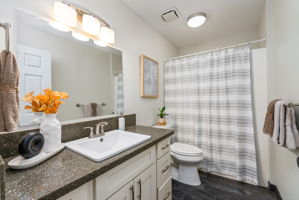 Photo 70